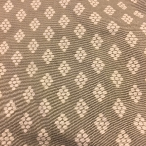 EUC Women’s Size 12 patterned shorts - Picture 2 of 5